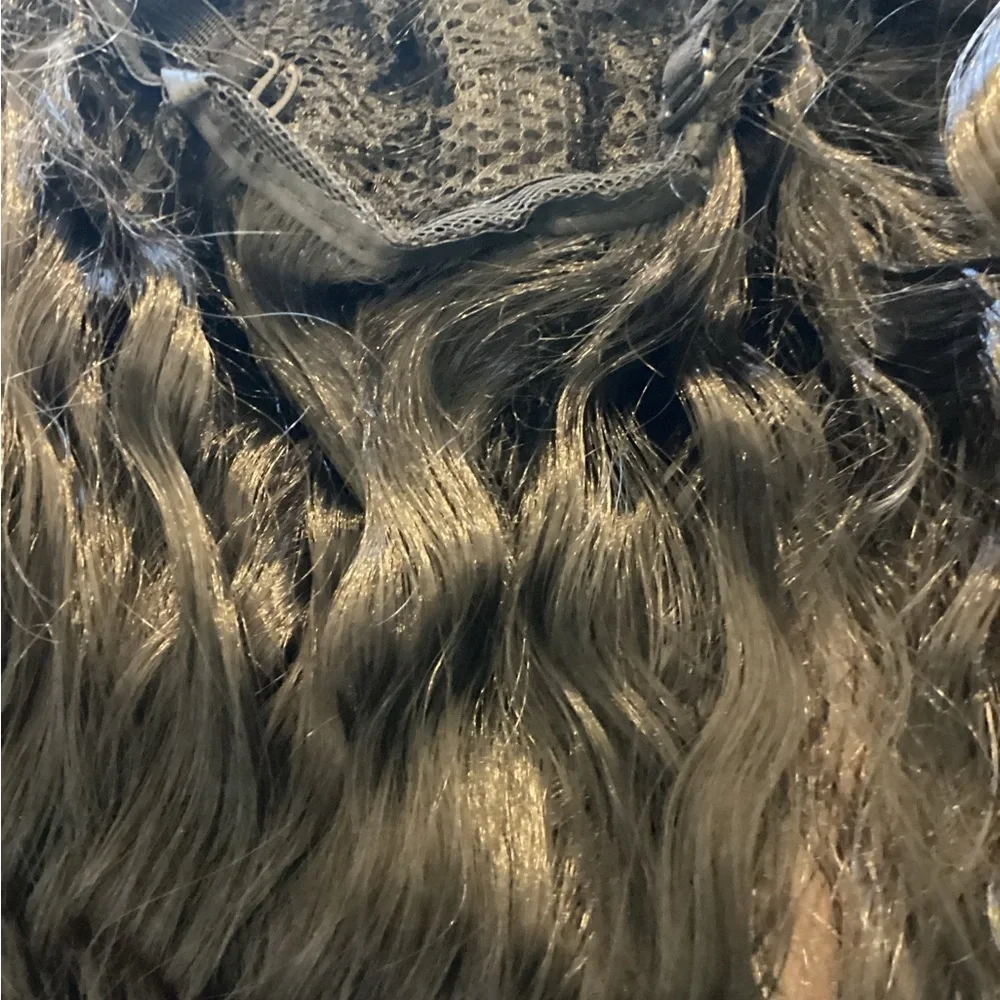 Luxurious Black Synthetic Wavy Hair Wig ~ 20 inch) NWOT (SW-20 $38)